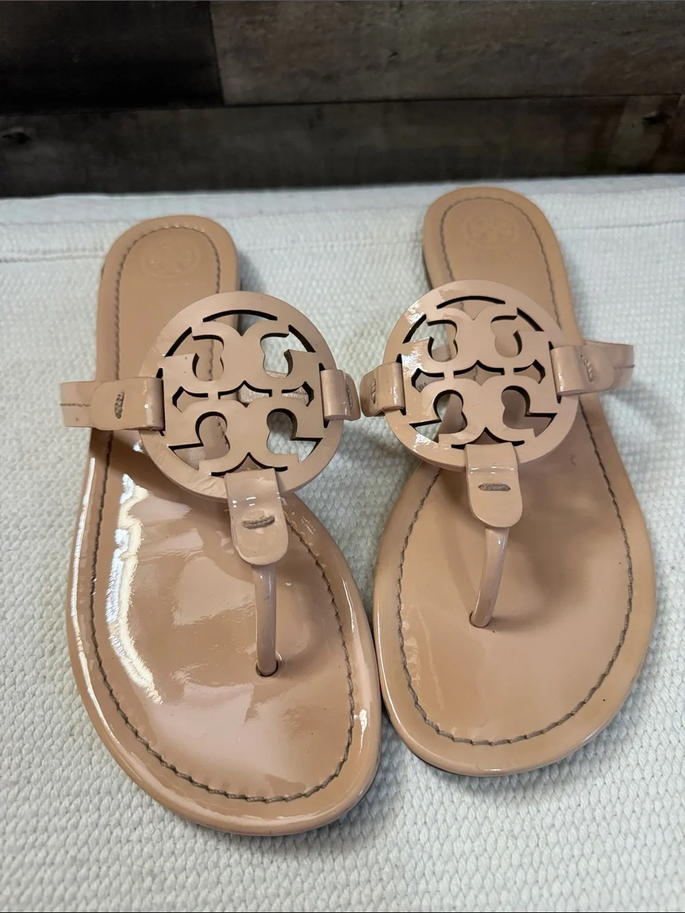 Patent Leather Thong Sandals in seashell/blush pink